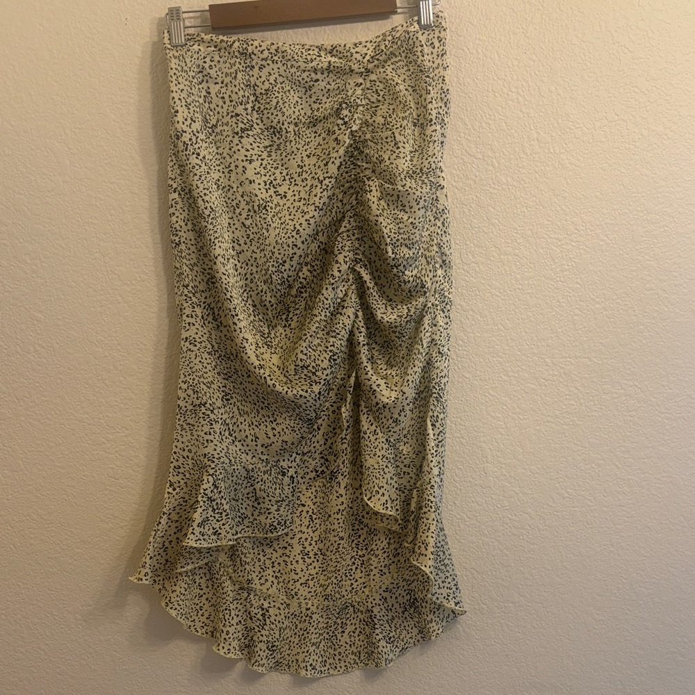 #225Vero Moda Cream and Black Asymmetrical Skirt